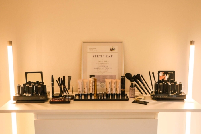 Tages- oder Abend-Make-Up · Jocowell | Lütjensee